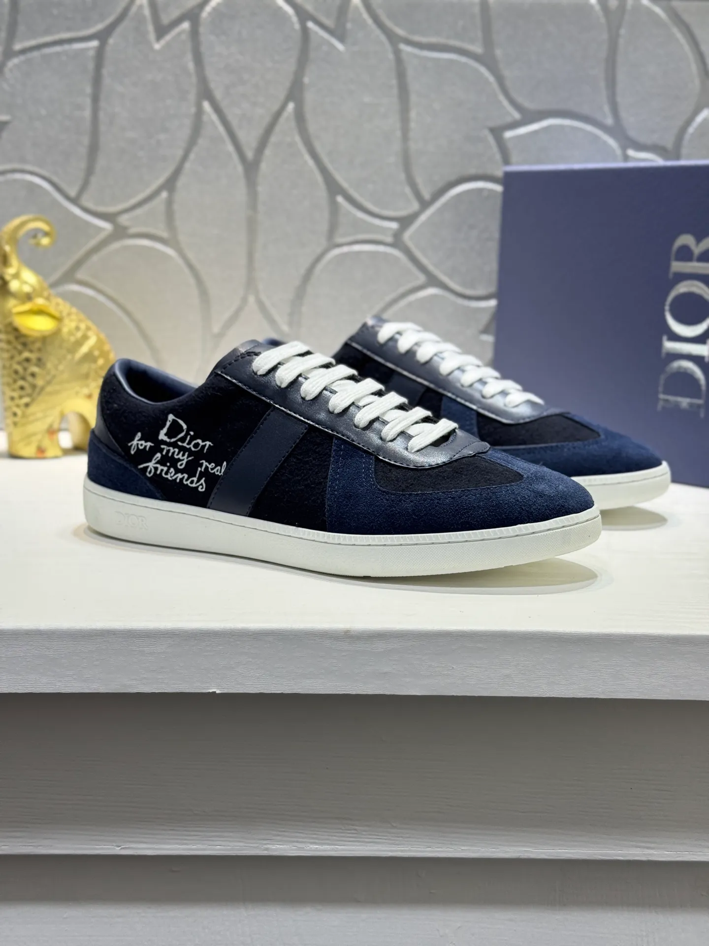 Men's shoes 💰400 [New style] 🎠🎠Dior🔍Top purchasing agent🇮🇹Di's hot model super popular sneakers are synchronized with the new product counters. The uppers are made of original Italian imported cowhide. The logo graphics are perfectly reproduced with complex craftsmanship necessary for fashionistas. The lining of imported soft sheepskin Sole: The original sole is specially provided by the original factory. The exclusive movable molded sole is super comfortable. The original factory follows the order. 🔍🔍Multiple colors are available. You can enter and exit the counter at will. Welcome to compare. A must-have for trendy men. Code number: 38-44 (45 customized